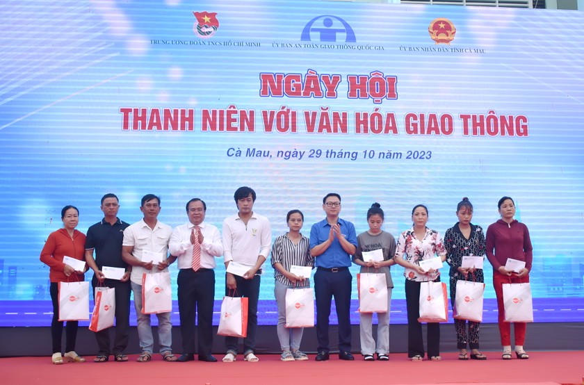 Các địa phương sôi nổi hưởng ứng Ngày Pháp luật