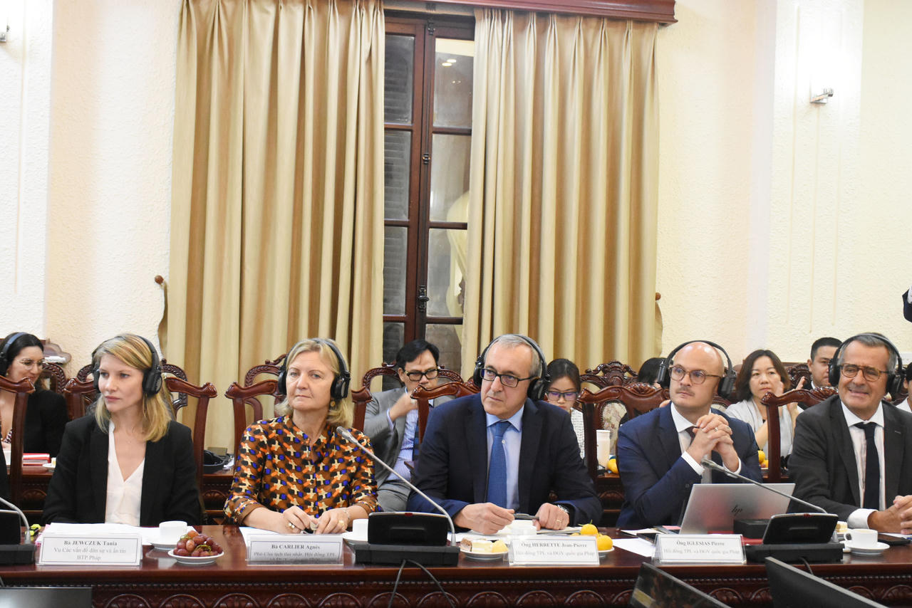 Tiếp tục hoàn thiện thể chế, pháp luật về trọng tài, hòa giải thương mại