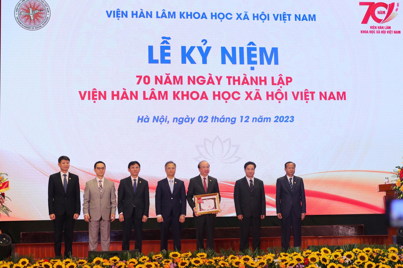 Phát triển Viện Hàn lâm Khoa học xã hội thành cơ sở đào tạo, nghiên cứu trọng điểm, ngang tầm các nước tiên tiến 