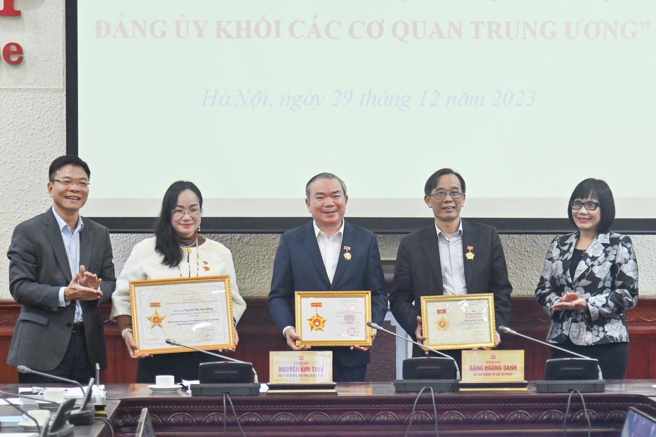 Coi tự phê bình và phê bình là công cụ sắc bén để rèn luyện đảng viên 