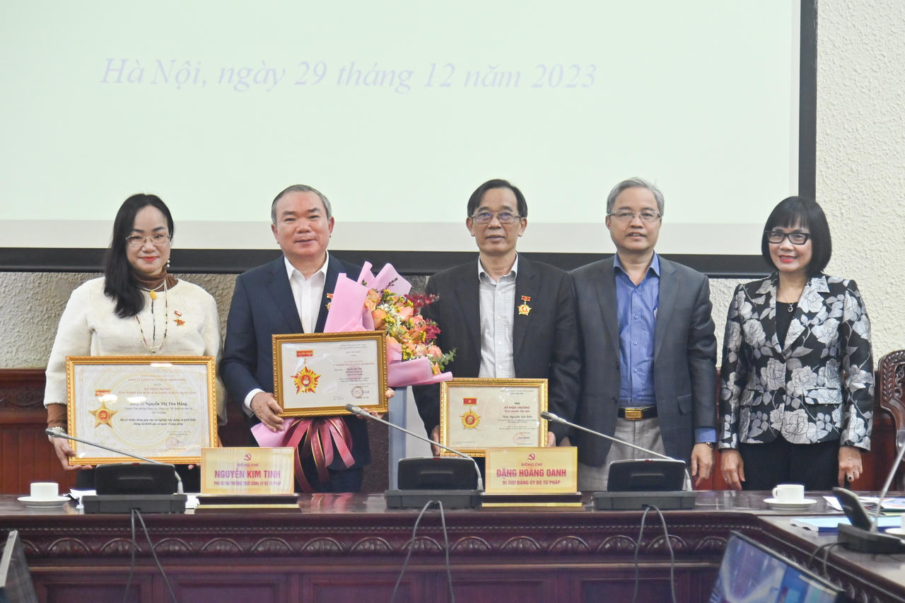 Coi tự phê bình và phê bình là công cụ sắc bén để rèn luyện đảng viên 