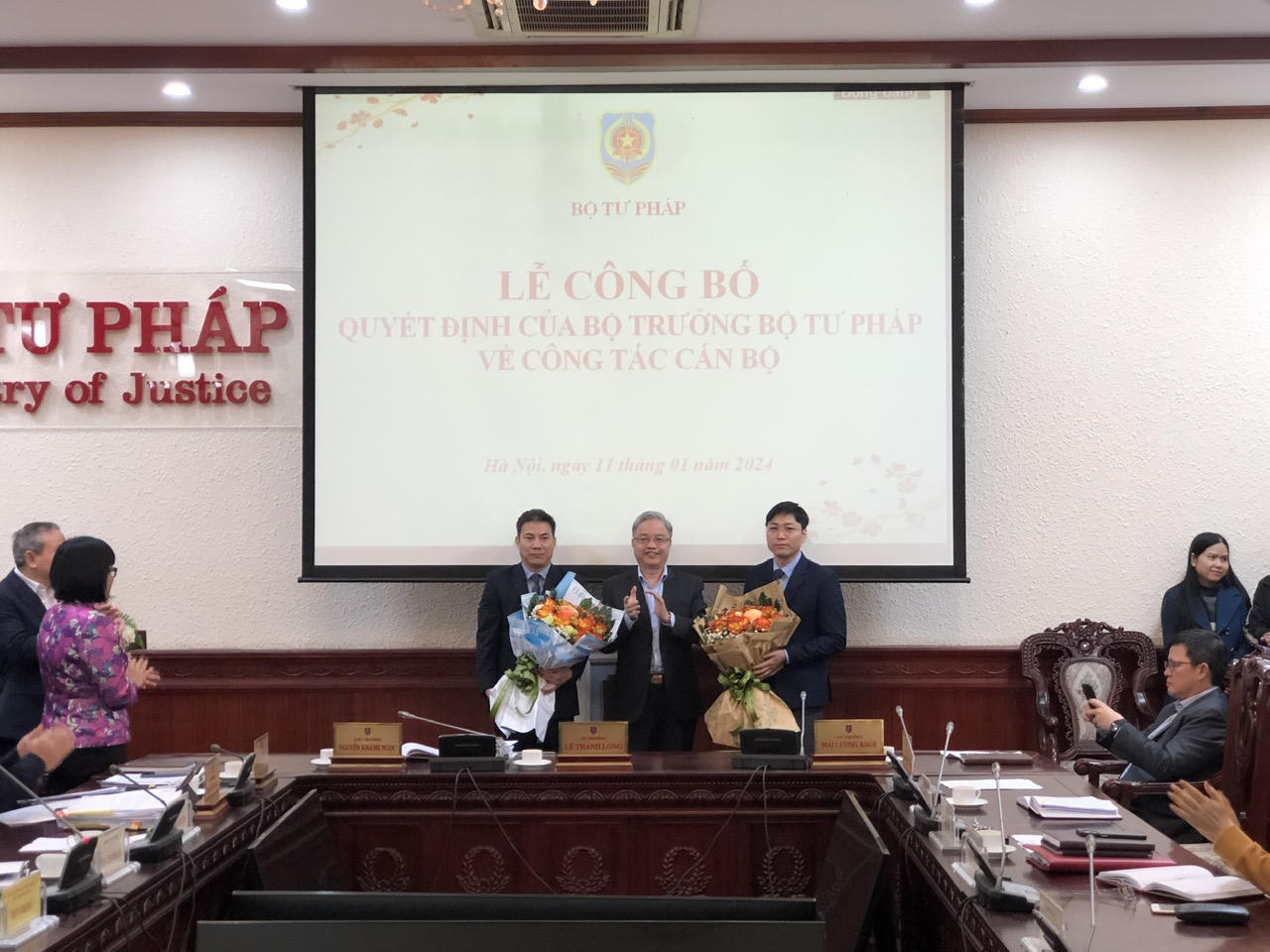 Bộ Tư pháp trao Quyết định bổ nhiệm công chức lãnh đạo 