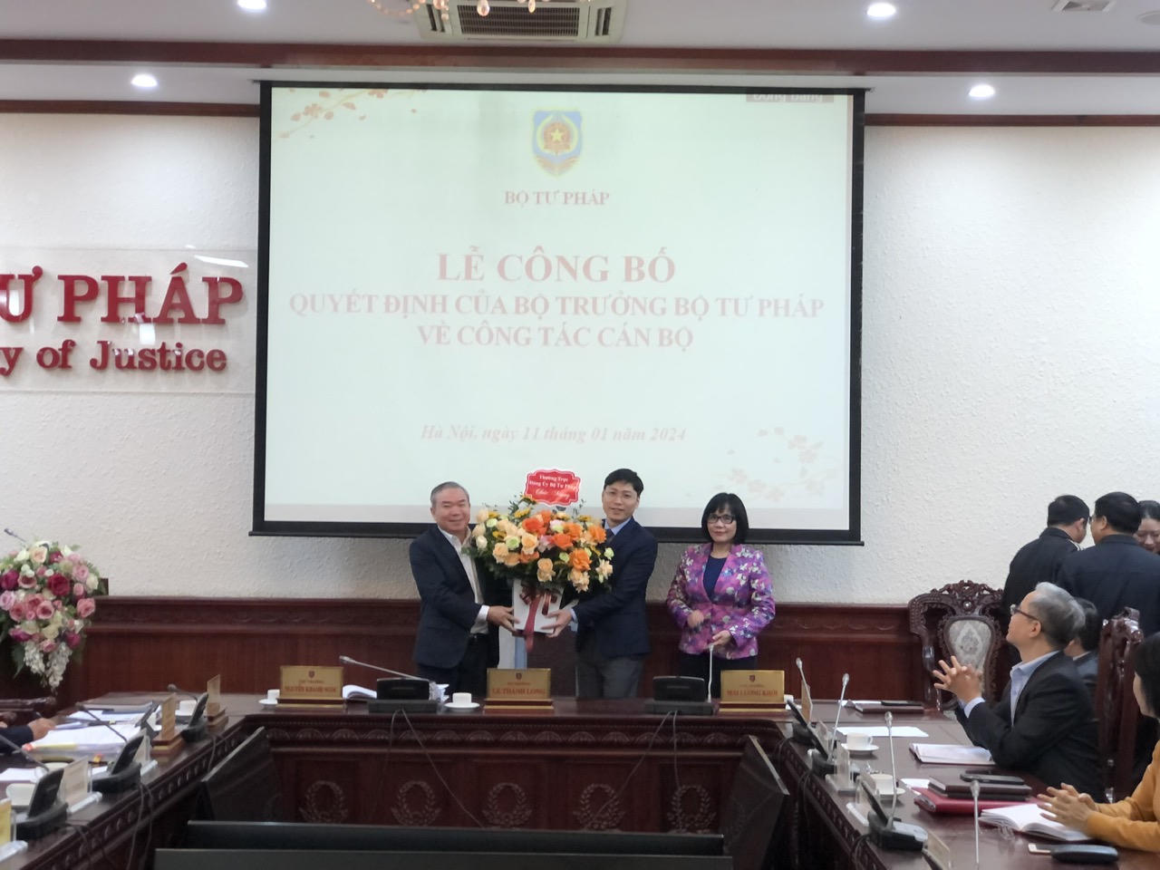 Bộ Tư pháp trao Quyết định bổ nhiệm công chức lãnh đạo 