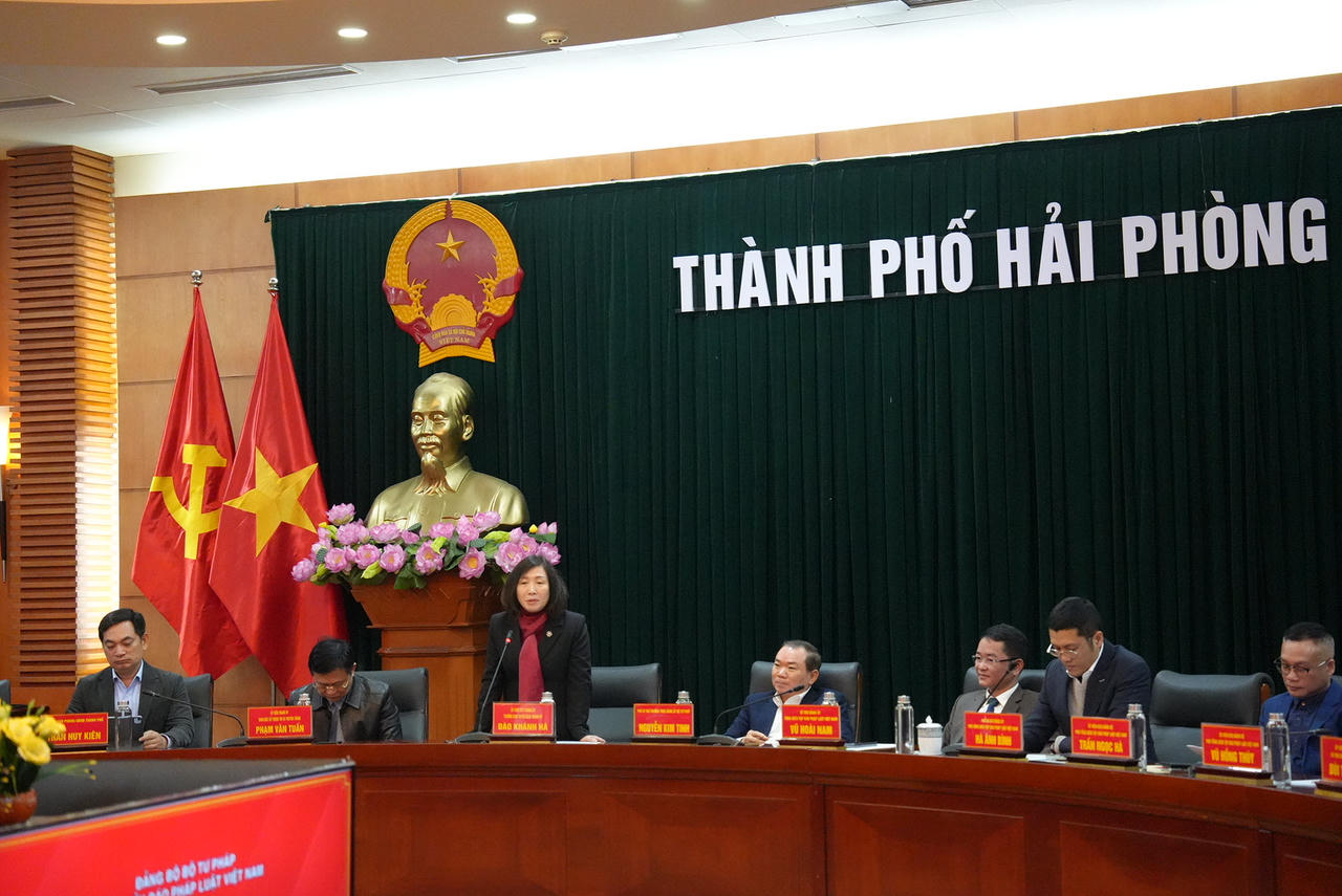 Đảng bộ Báo Pháp luật Việt Nam sinh hoạt chuyên đề tại Hải Phòng