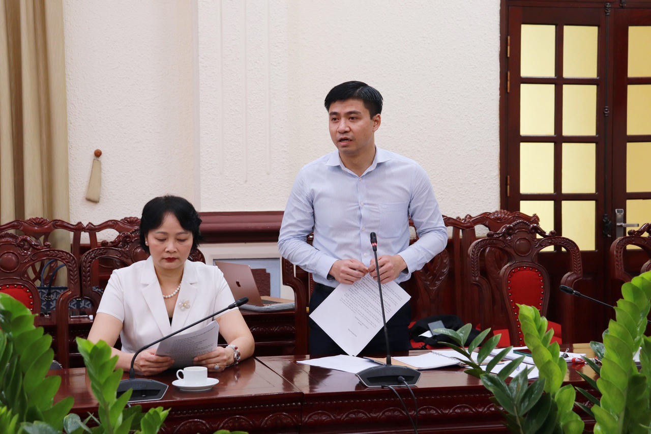 Trao Quyết định tham gia Ban Chấp hành Đảng bộ Bộ Tư pháp cho ông Đỗ Xuân Quý