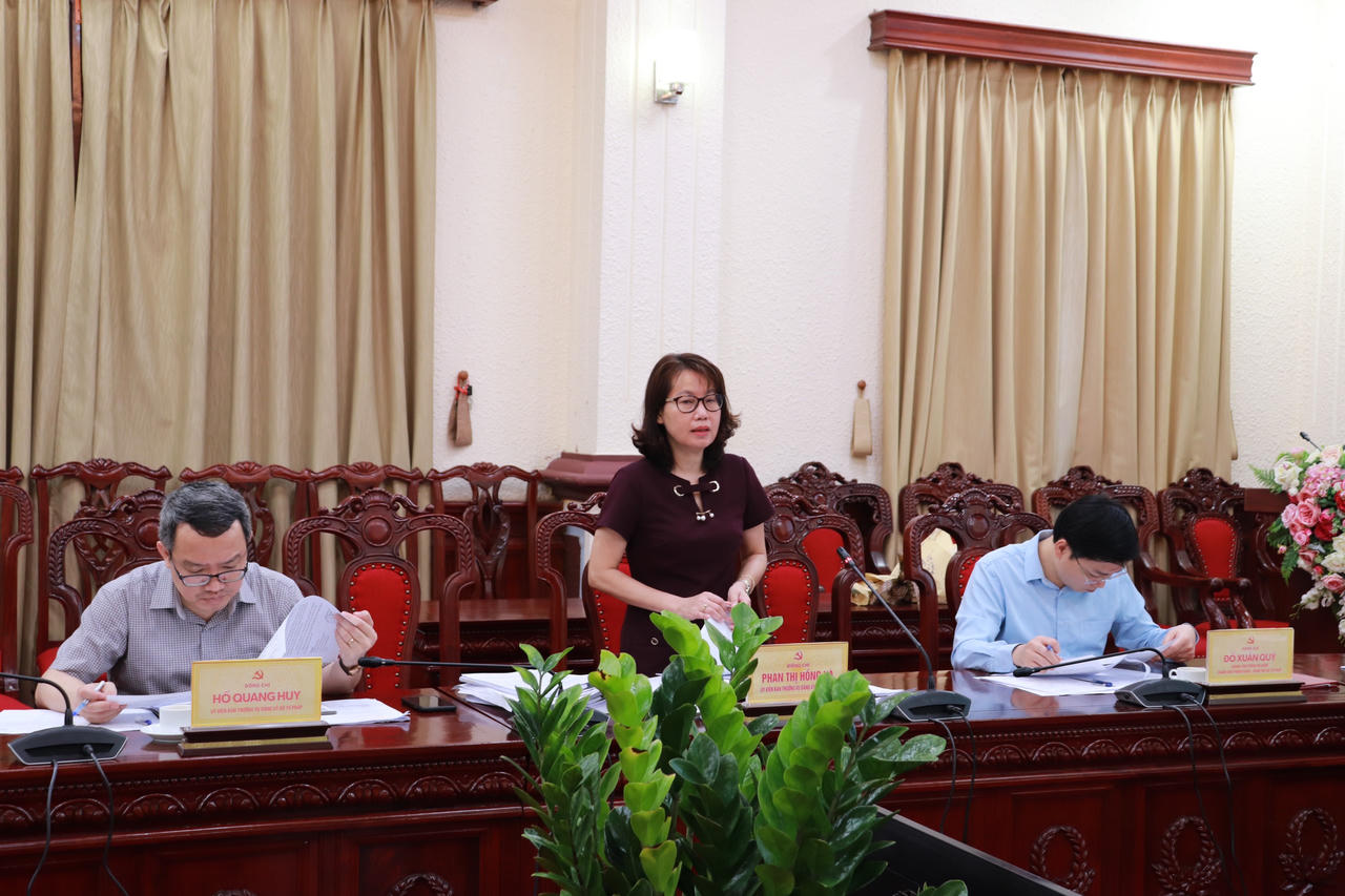 Trao Quyết định tham gia Ban Chấp hành Đảng bộ Bộ Tư pháp cho ông Đỗ Xuân Quý