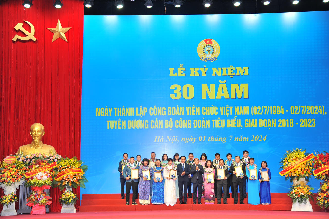 Biểu dương 100 cán bộ công đoàn viên chức tiêu biểu giai đoạn 2018-2023