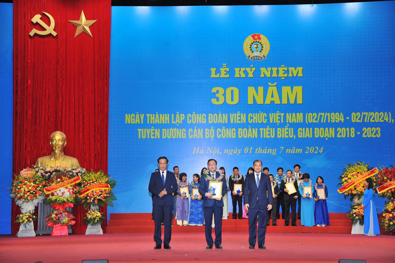 Biểu dương 100 cán bộ công đoàn viên chức tiêu biểu giai đoạn 2018-2023