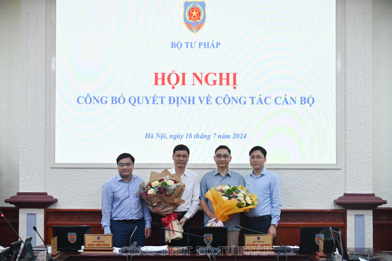 Bộ Tư pháp trao Quyết định bổ nhiệm công chức lãnh đạo 