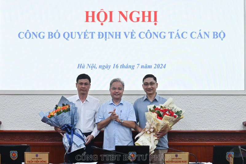 Bộ Tư pháp trao Quyết định bổ nhiệm công chức lãnh đạo 