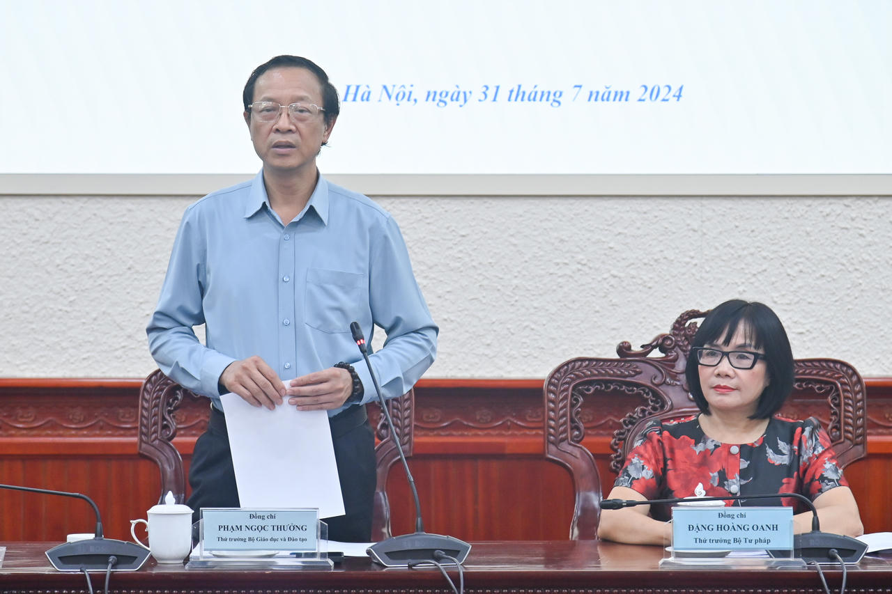 Xây dựng, phát triển đội ngũ nhà giáo đủ về số lượng, tốt về chất lượng 