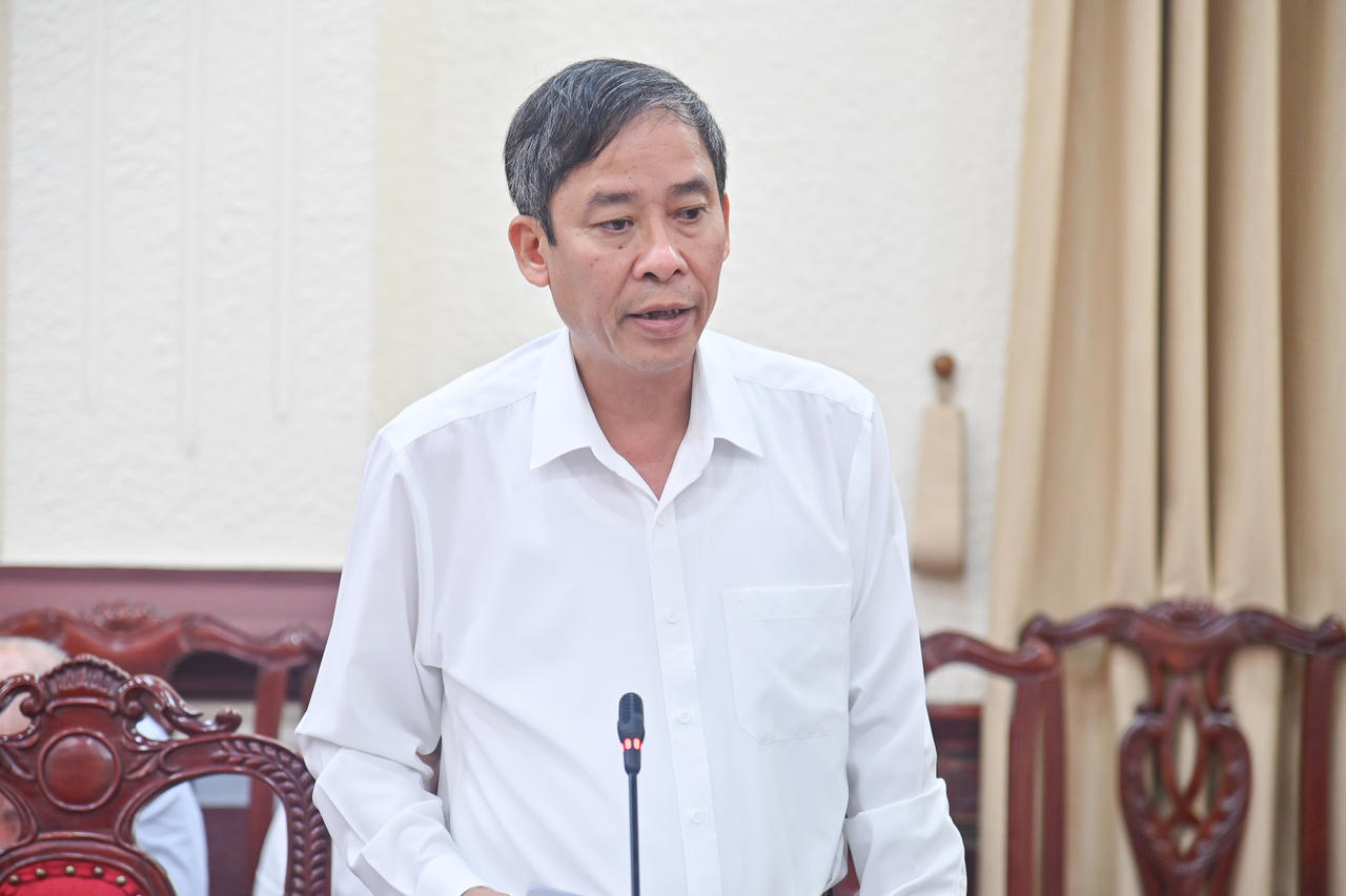 Xây dựng, phát triển đội ngũ nhà giáo đủ về số lượng, tốt về chất lượng 