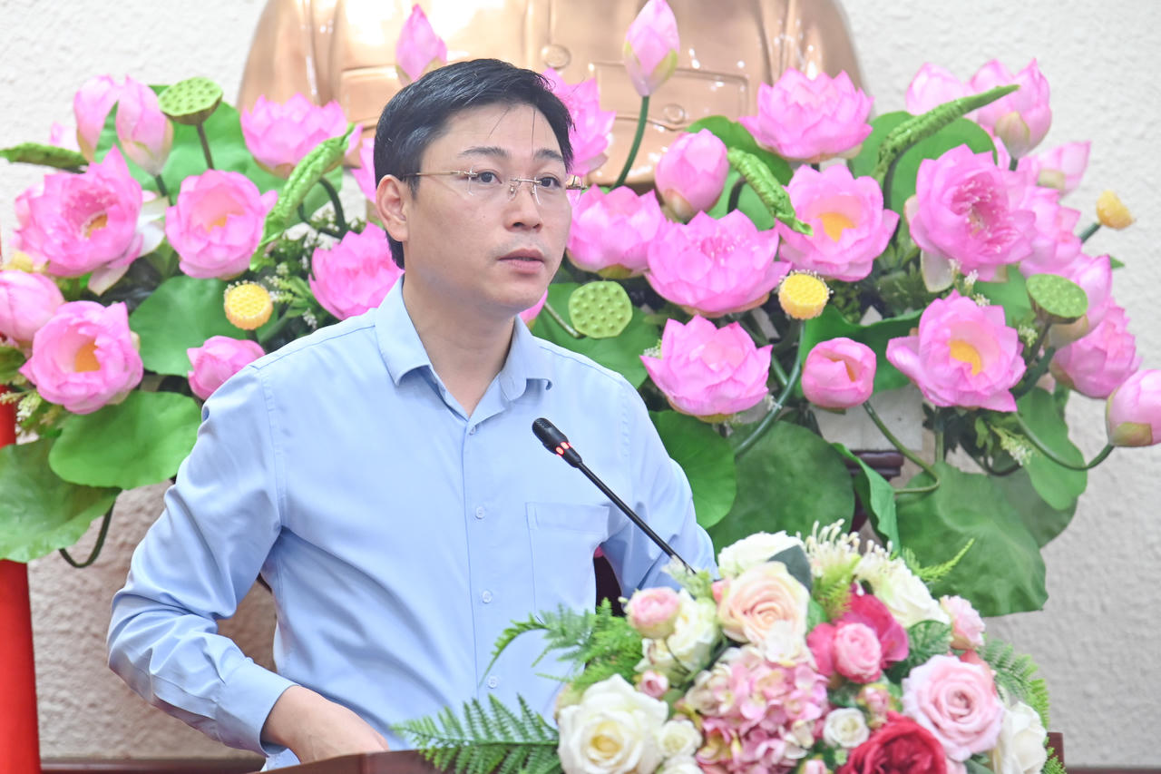 Thứ trưởng Đặng Hoàng Oanh nhận Kỷ niệm chương “Vì sự nghiệp kiểm tra của Đảng”