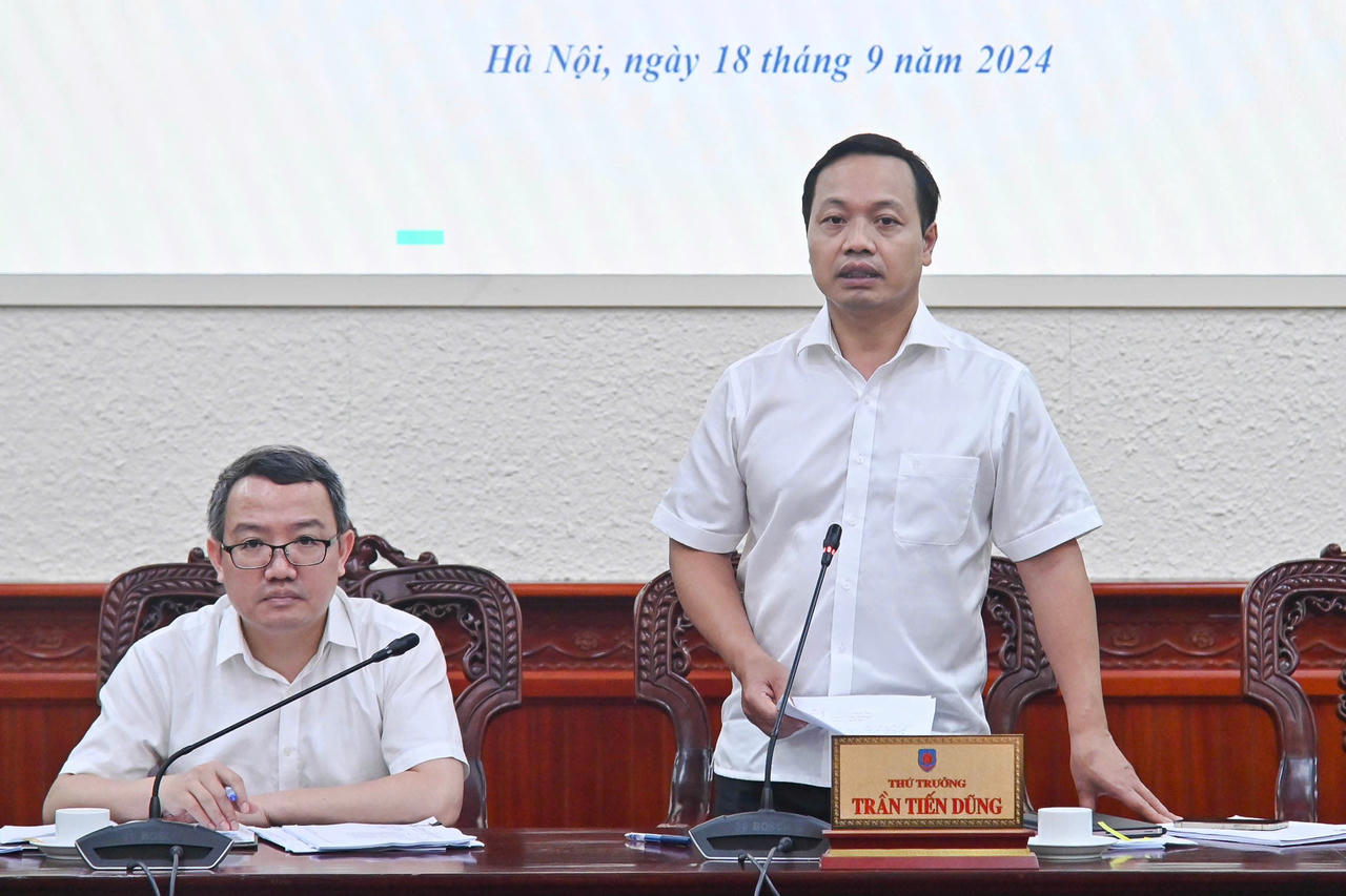 Tiếp tục rà soát, gỡ vướng pháp lý để thúc đẩy tăng trưởng