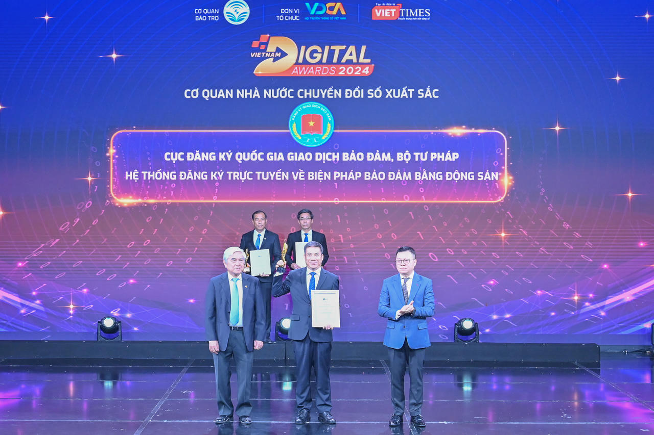 Bộ Tư pháp lần đầu được vinh danh “Cơ quan Nhà nước chuyển đổi số xuất sắc 2024”