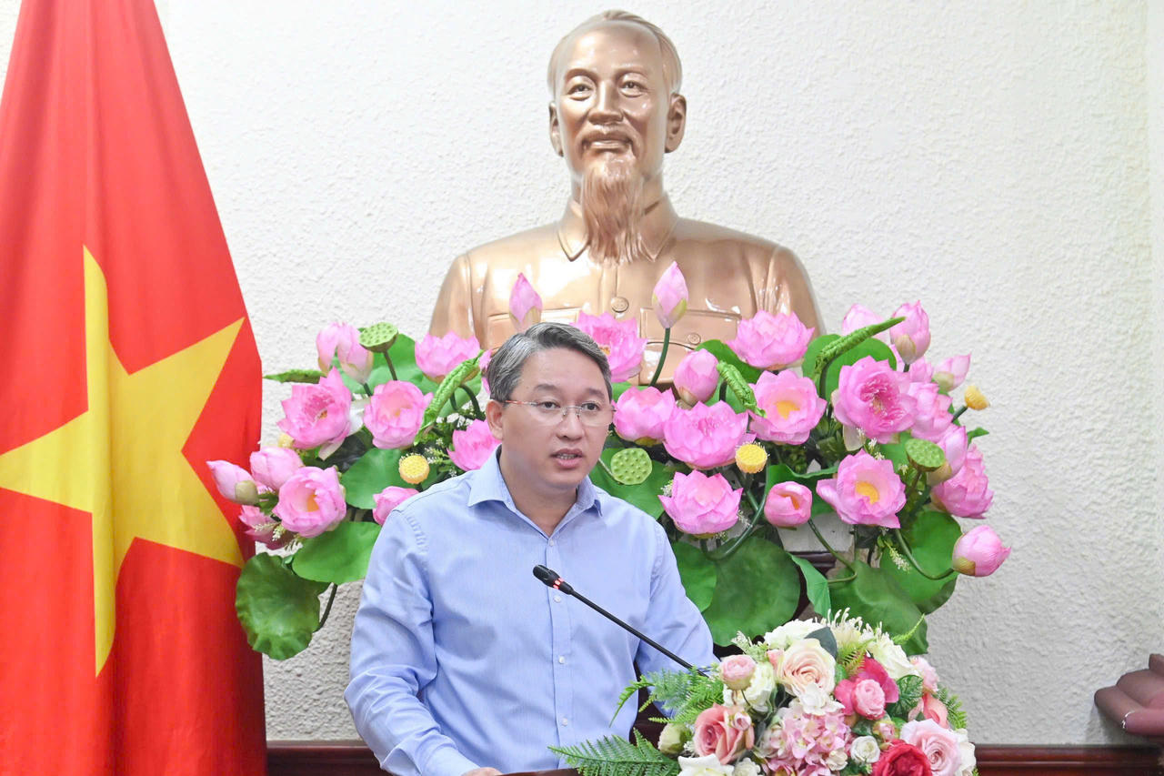 Xây dựng pháp luật phải xuất phát từ thực tiễn đất nước và đón kịp xu thế thời đại