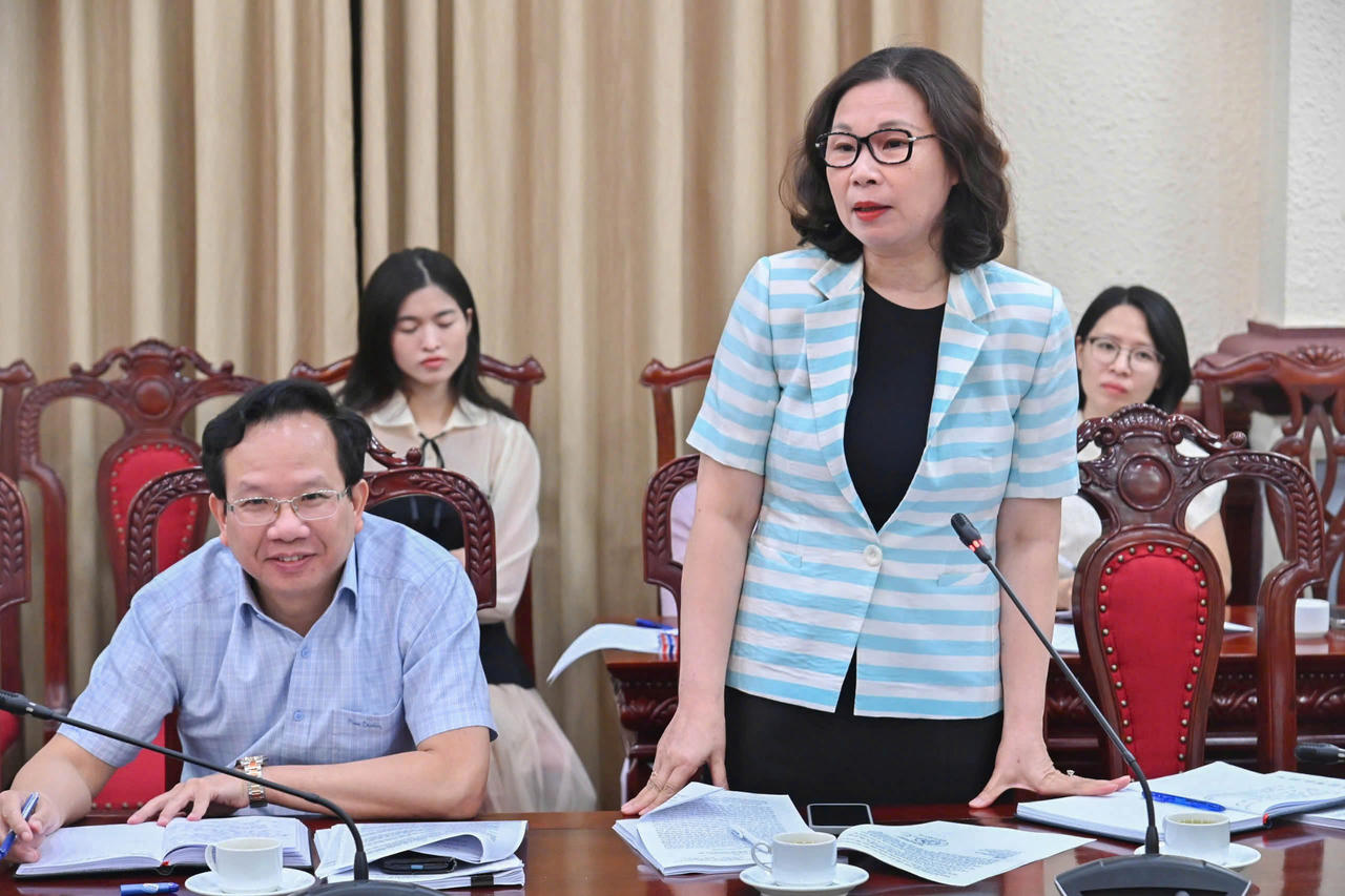 Hoàn thiện quy định về phân cấp, phân quyền giữa trung ương và chính quyền địa phương