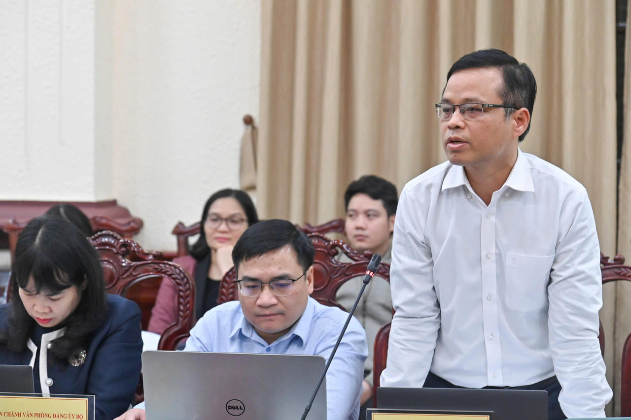 Làm tốt công tác tinh gọn bộ máy, then chốt là cơ cấu lại đội ngũ cán bộ