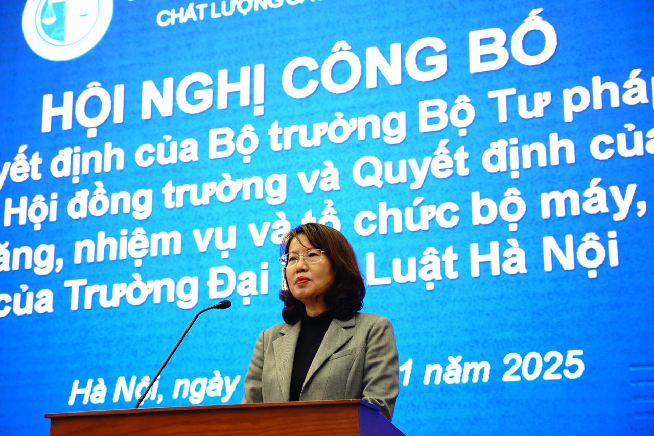 Trường Đại học Luật Hà Nội: Công bố các Quyết định về tổ chức bộ máy và nhân sự sau sắp xếp