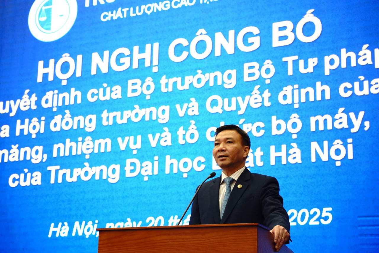 Trường Đại học Luật Hà Nội: Công bố các Quyết định về tổ chức bộ máy và nhân sự sau sắp xếp