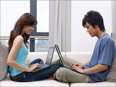 Cặp đôi Hà Thành "hâm nóng nhau" ngày rét mướt