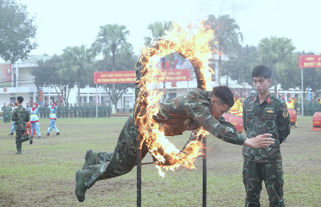 Phát huy phẩm chất Bộ đội Cụ Hồ, tăng cường bảo vệ nền tảng tư tưởng của Đảng