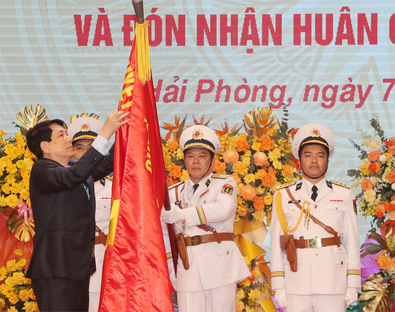 Chủ tịch nước Lương Cường trao Huân chương Hồ Chí Minh tặng Quân chủng Hải quân 