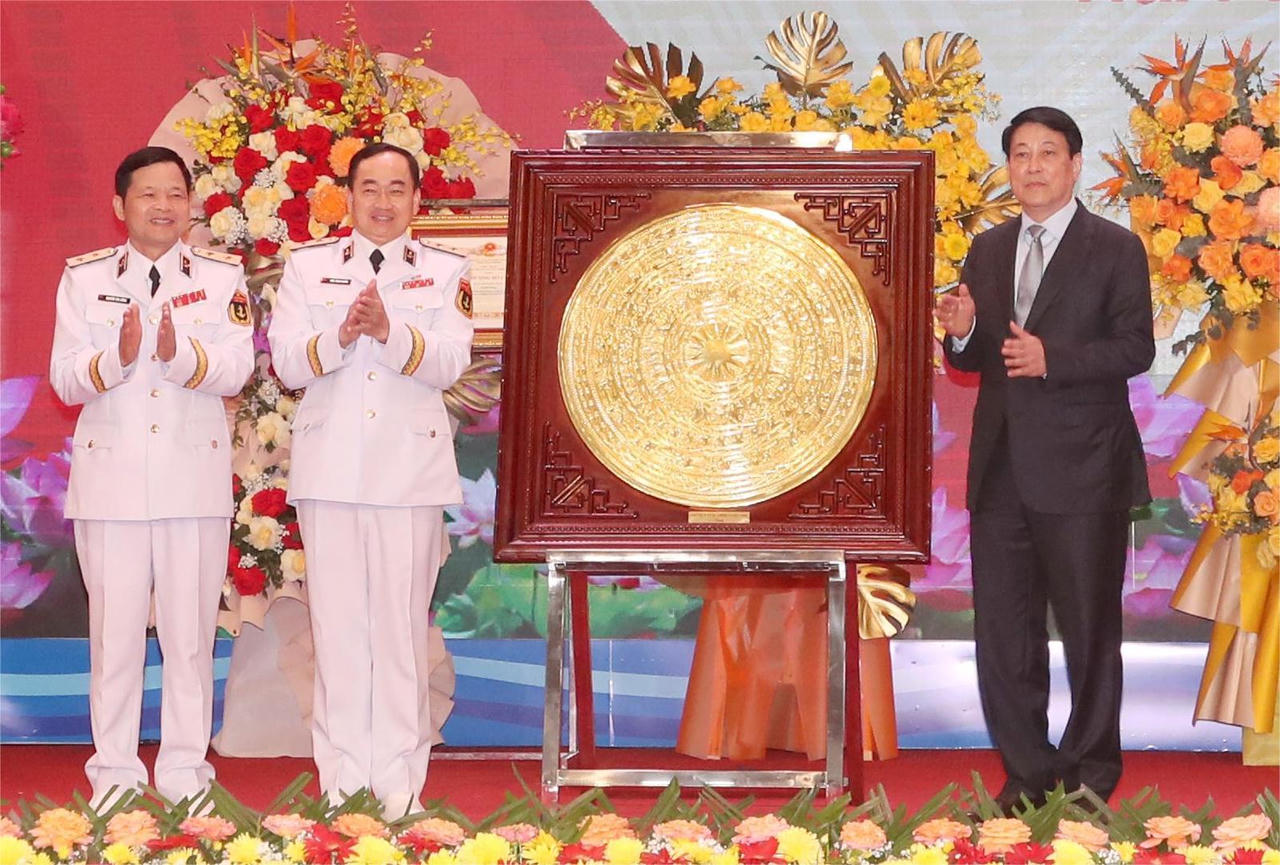 Chủ tịch nước Lương Cường trao Huân chương Hồ Chí Minh tặng Quân chủng Hải quân 