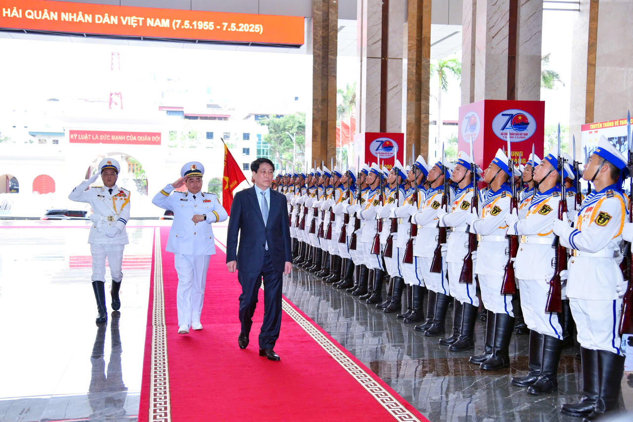 Chủ tịch nước Lương Cường trao Huân chương Hồ Chí Minh tặng Quân chủng Hải quân 