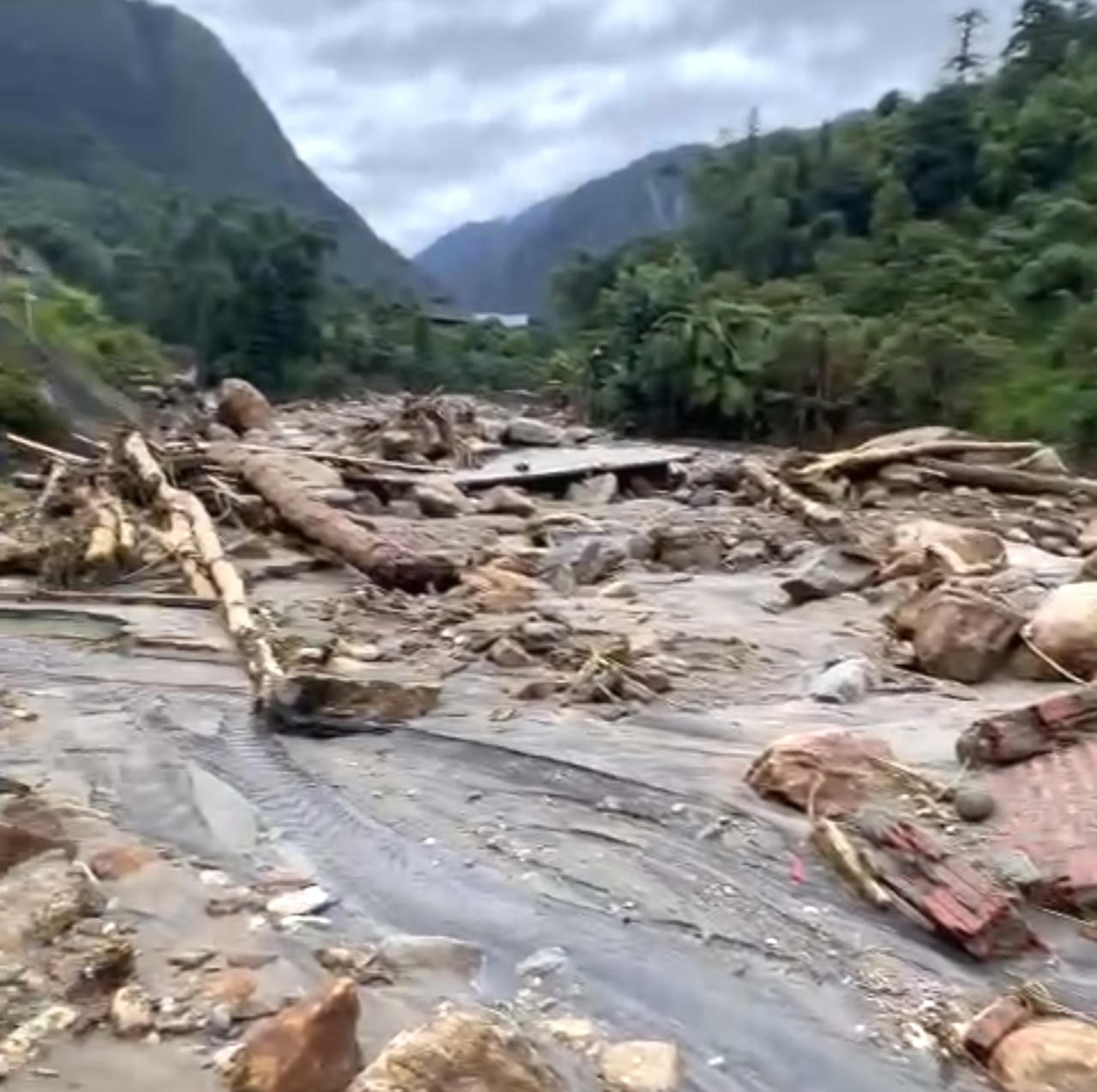 2 người chết, 5 người mất tích do mưa lũ ở Lào Cai