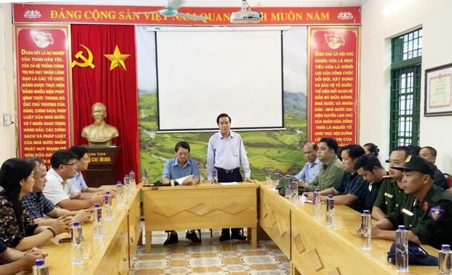 Bộ trưởng - Chủ nhiệm Ủy ban Dân tộc Hầu A Lềnh thăm hỏi, hỗ trợ các gia đình bị thiên tai