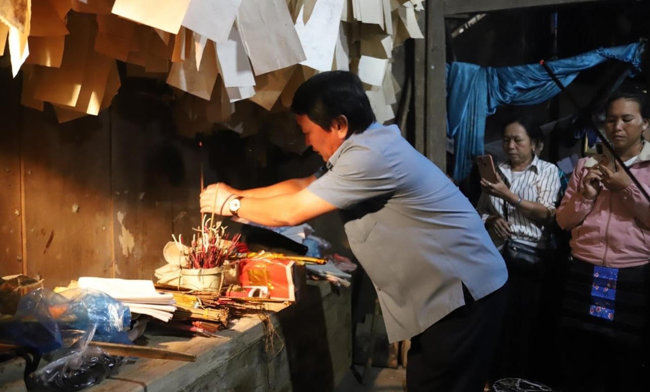 Bộ trưởng - Chủ nhiệm Ủy ban Dân tộc Hầu A Lềnh thăm hỏi, hỗ trợ các gia đình bị thiên tai