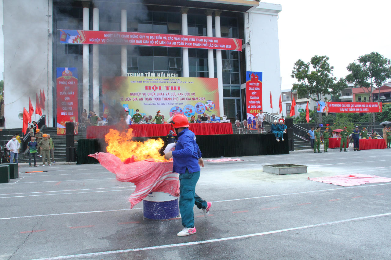 Hội thi nghiệp vụ của các Tổ liên gia an toàn PCCC Thành phố Lào Cai