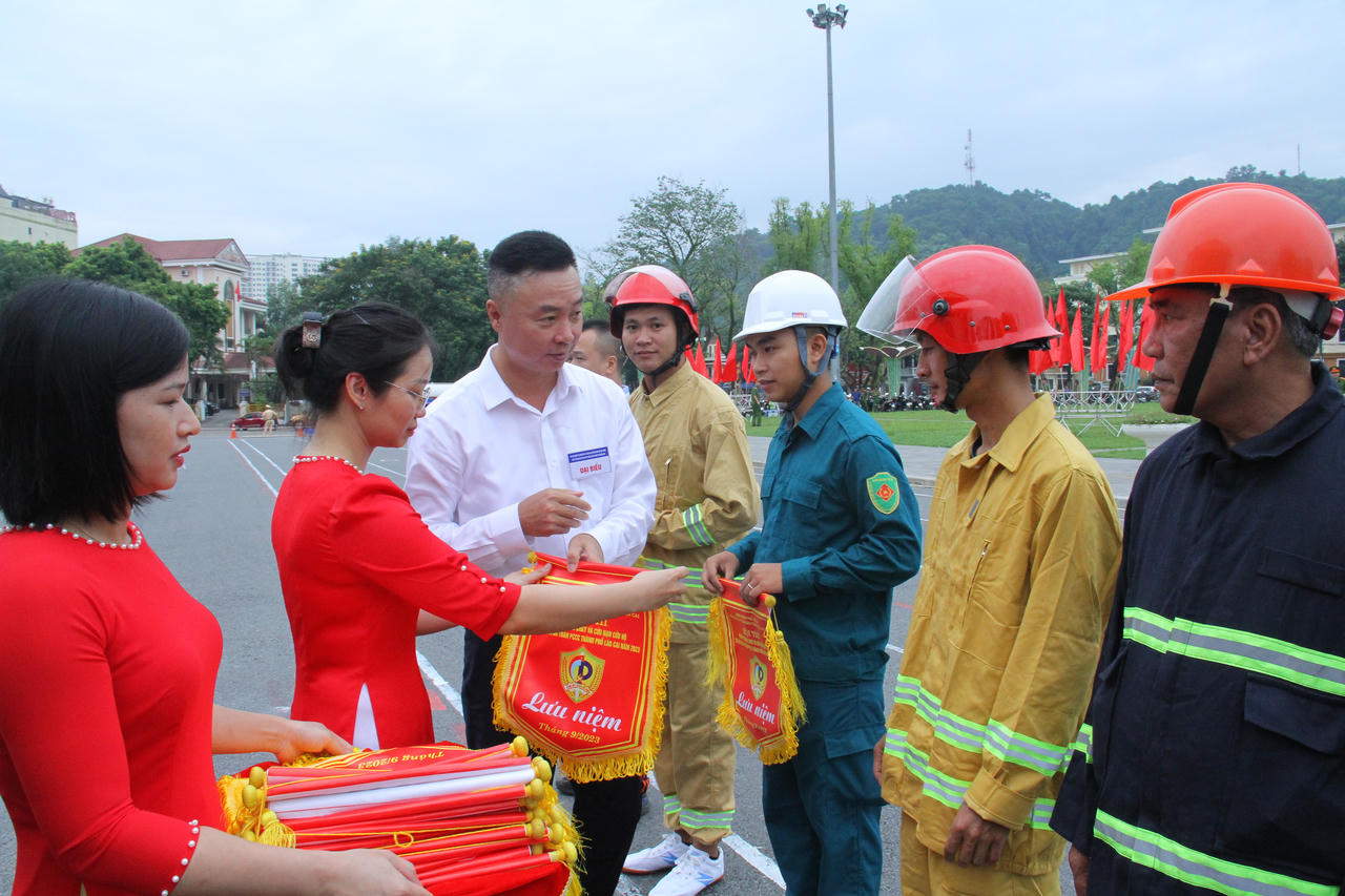 Hội thi nghiệp vụ của các Tổ liên gia an toàn PCCC Thành phố Lào Cai