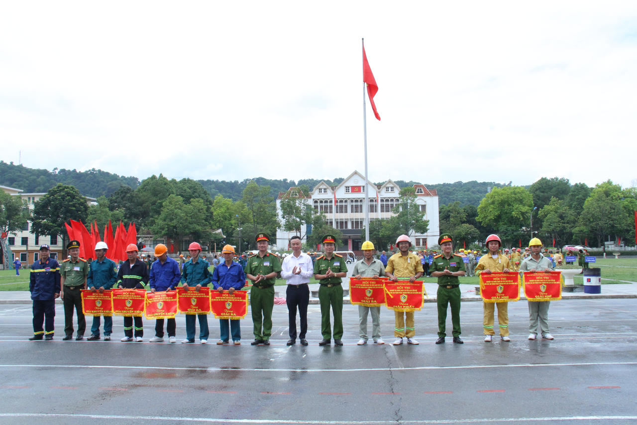 Hội thi nghiệp vụ của các Tổ liên gia an toàn PCCC Thành phố Lào Cai