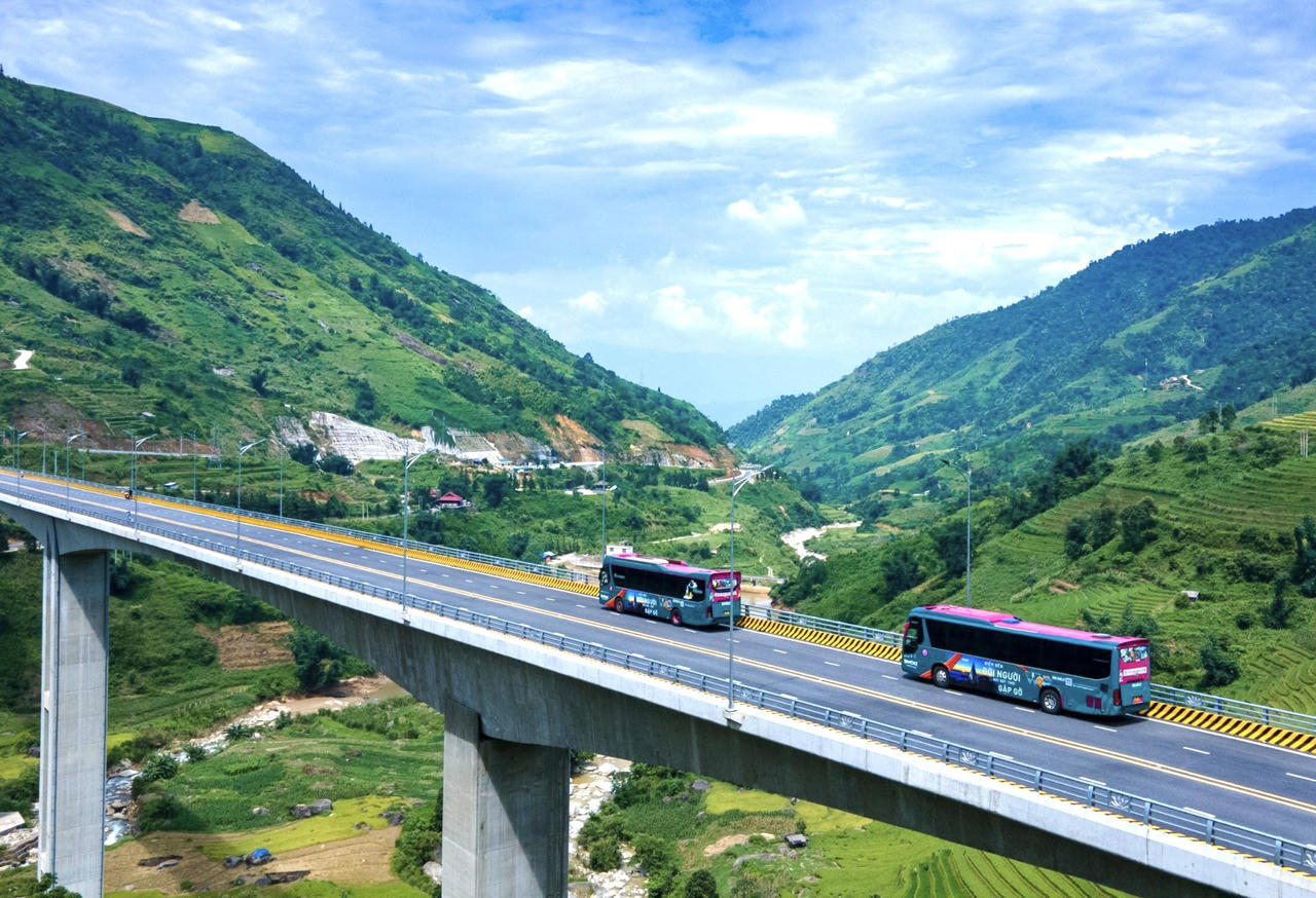 Phân luồng, đảm bảo giao thông dịp Lễ kỷ niệm 65 năm Bác Hồ lên thăm Lào Cai và 120 năm Du lịch Sa Pa