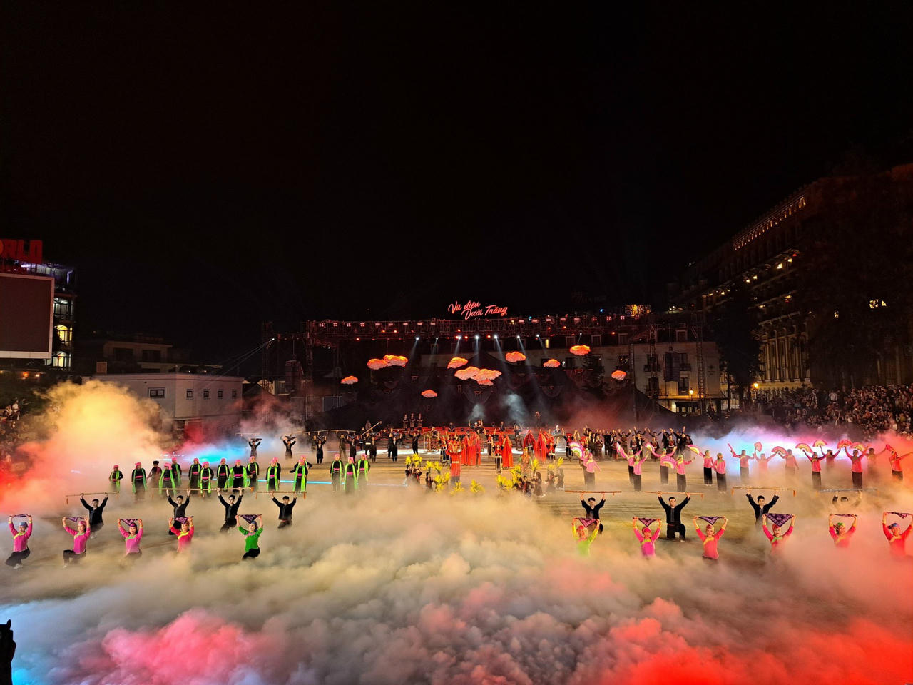 Rực rỡ màn trình diễn nghệ thuật Khai mạc Tuần văn hóa du lịch chào mừng 120 năm du lịch Sa Pa