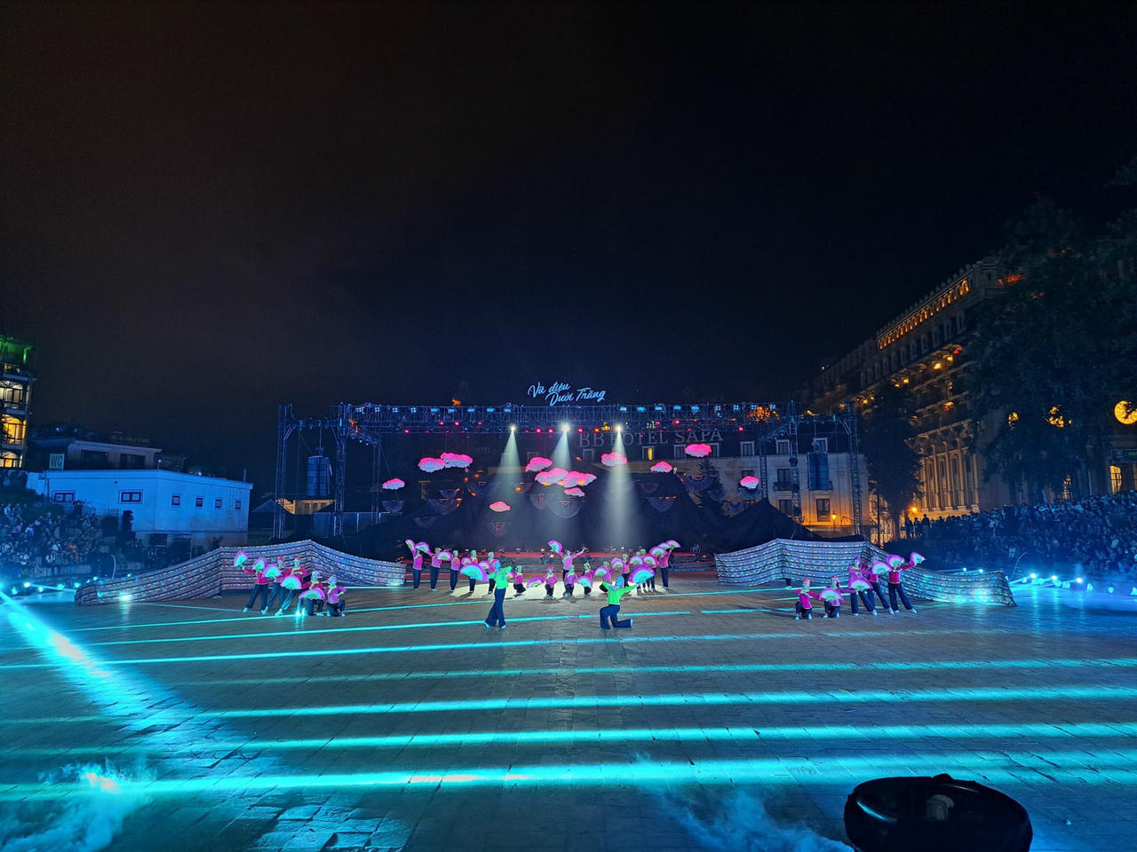 Rực rỡ màn trình diễn nghệ thuật Khai mạc Tuần văn hóa du lịch chào mừng 120 năm du lịch Sa Pa