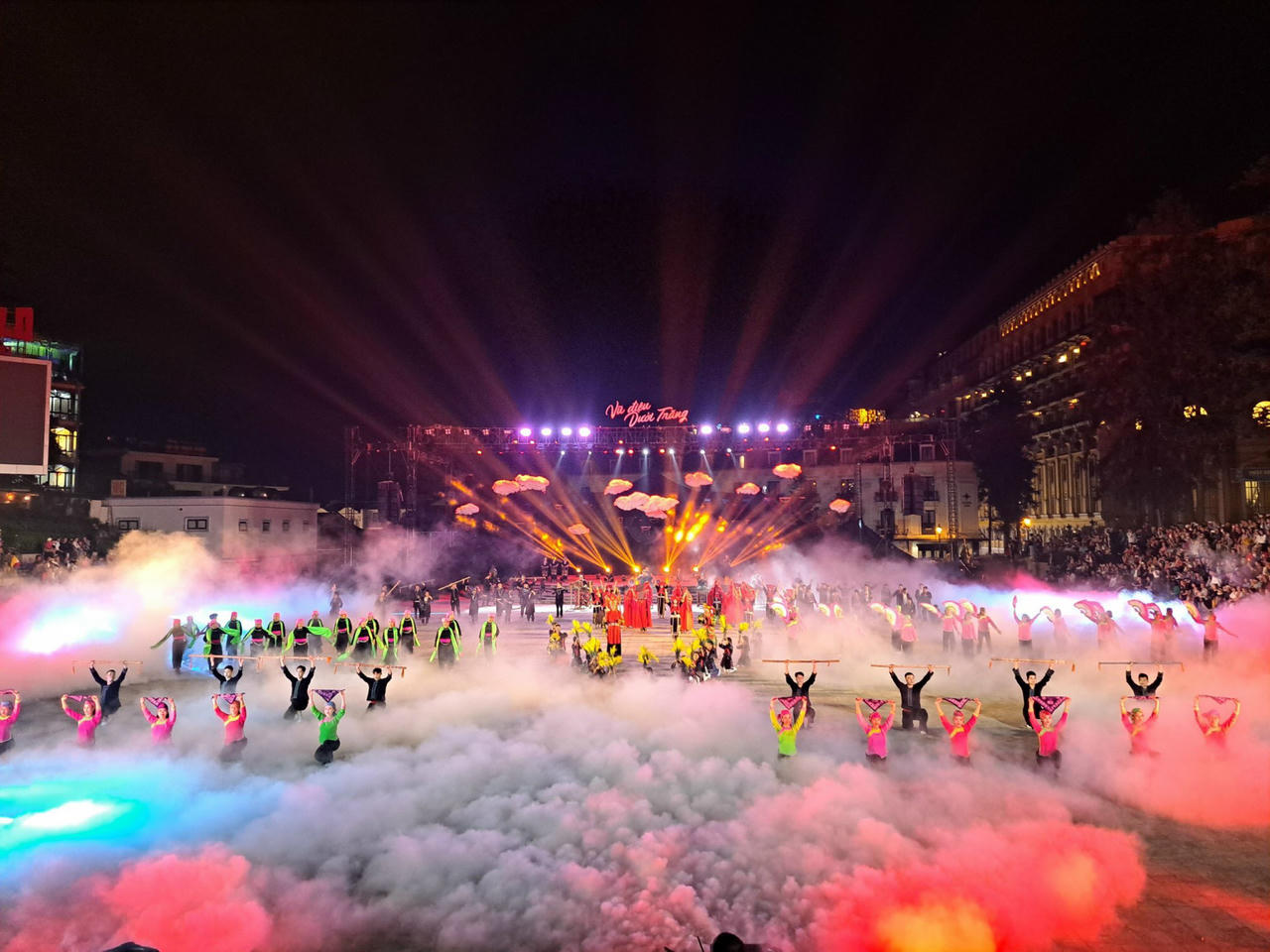 Rực rỡ màn trình diễn nghệ thuật Khai mạc Tuần văn hóa du lịch chào mừng 120 năm du lịch Sa Pa