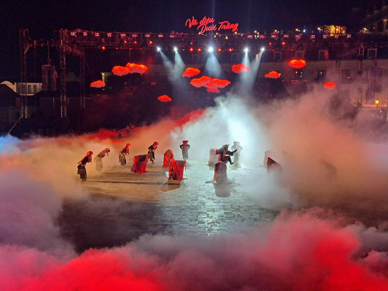 Rực rỡ màn trình diễn nghệ thuật Khai mạc Tuần văn hóa du lịch chào mừng 120 năm du lịch Sa Pa