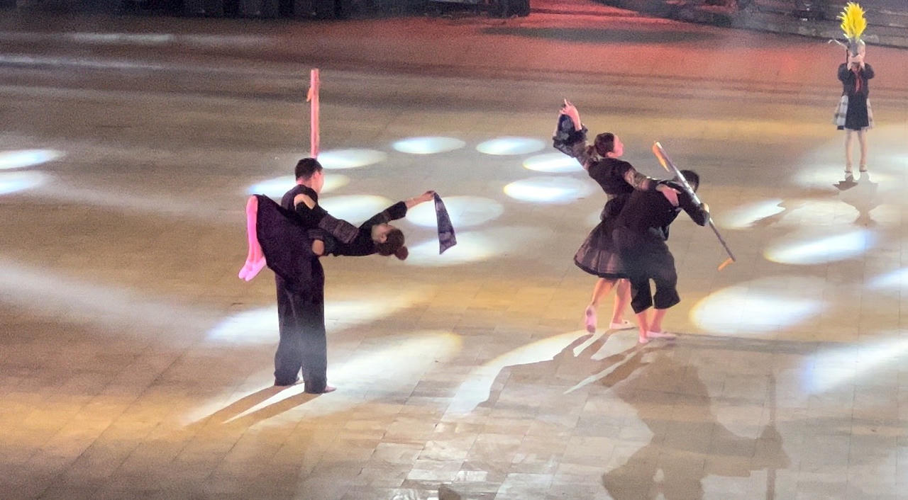 Rực rỡ màn trình diễn nghệ thuật Khai mạc Tuần văn hóa du lịch chào mừng 120 năm du lịch Sa Pa