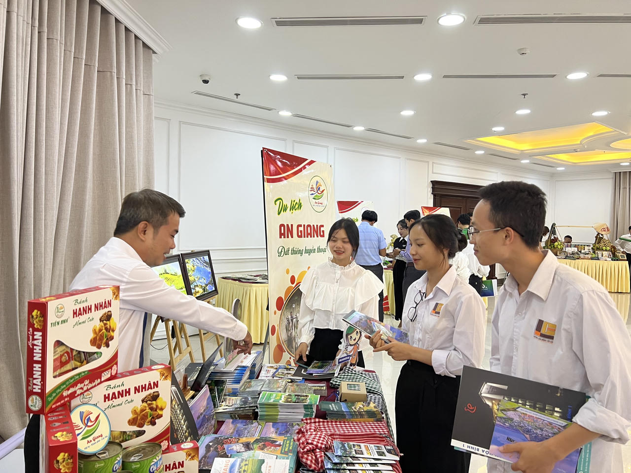 Nâng cao chất lượng kết nối vùng miền Tây Bắc - Tây Nam trong phát triển du lịch