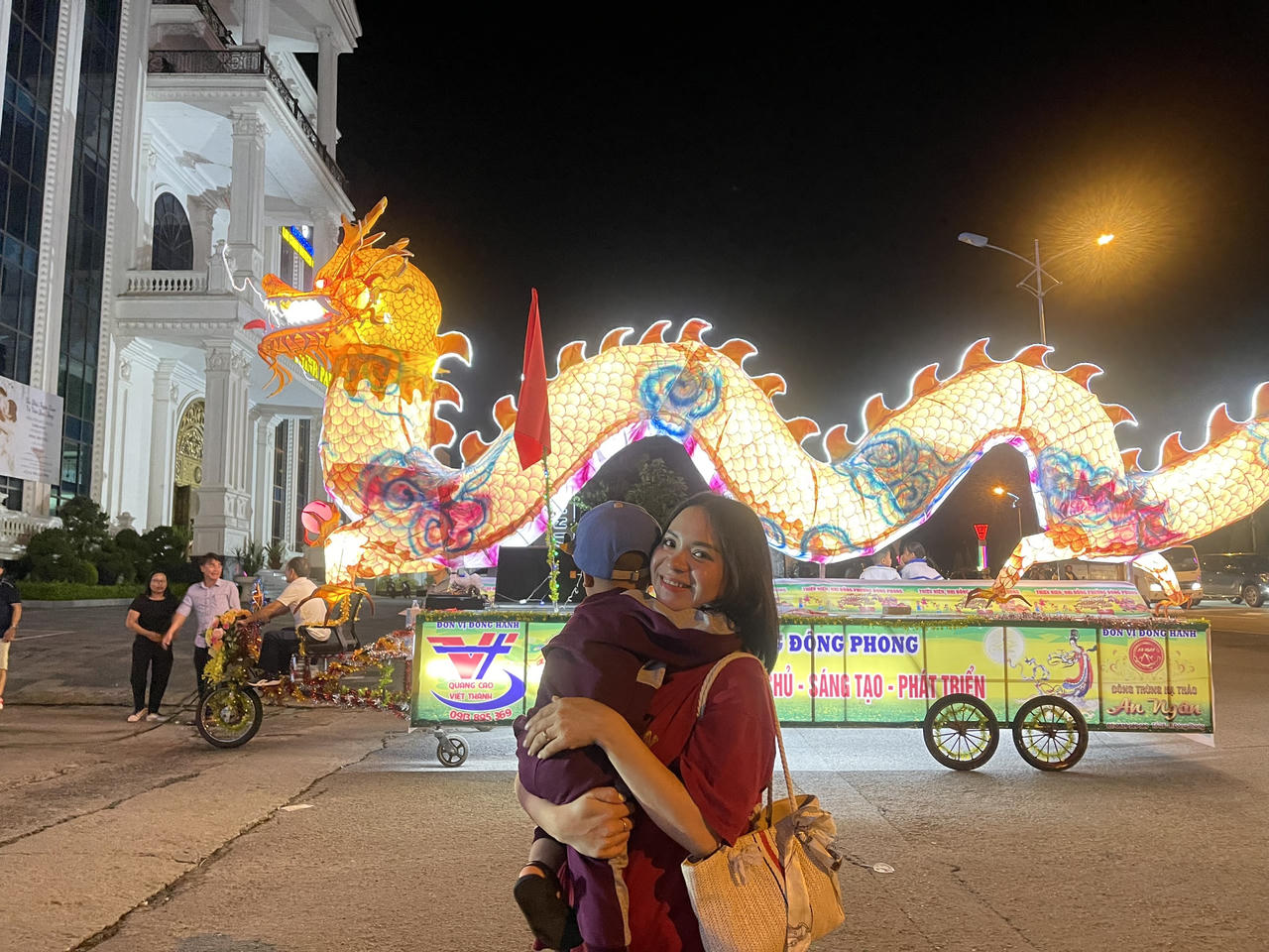 Ấn tượng màn trình diễn diễu hành Đèn ông sao tại Lai Châu