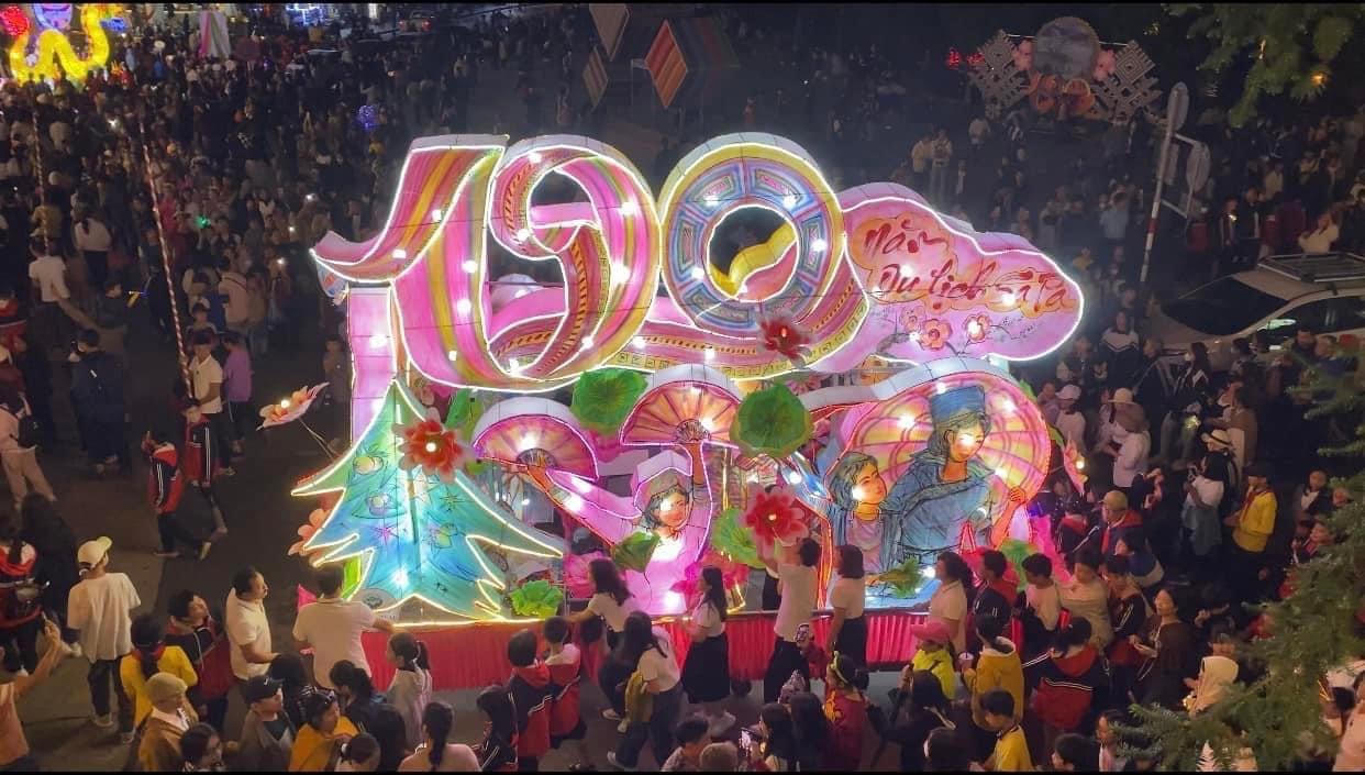 Sa Pa lung linh đêm hội trăng rằm 