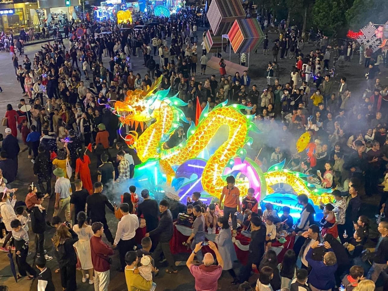 Sa Pa lung linh đêm hội trăng rằm 