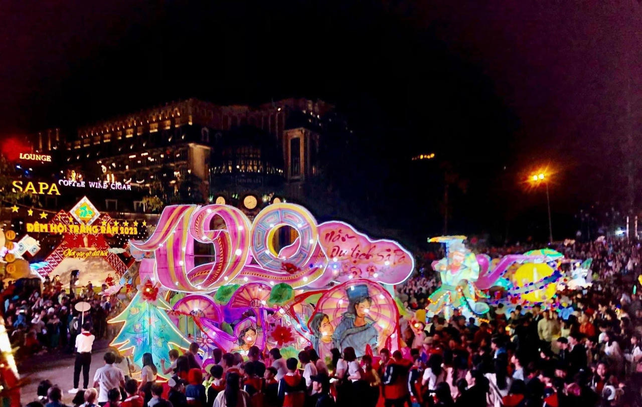 Sa Pa lung linh đêm hội trăng rằm 