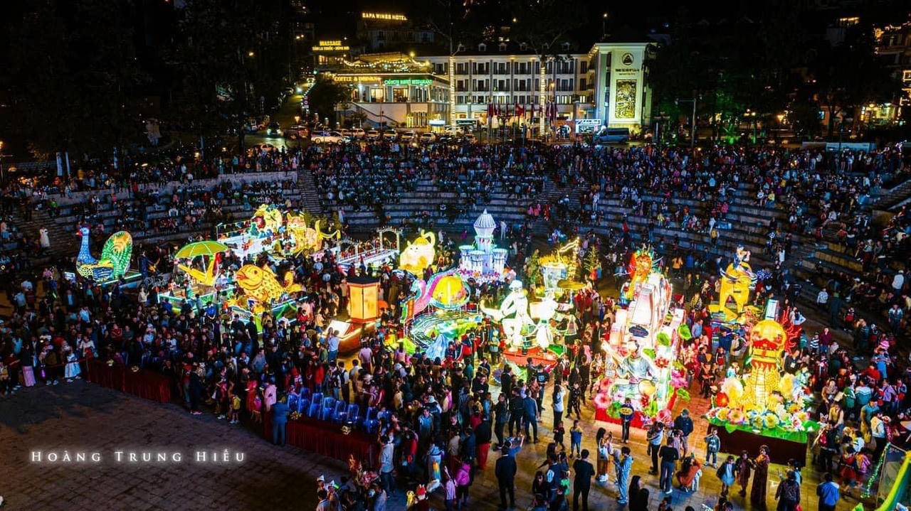 Sa Pa lung linh đêm hội trăng rằm 