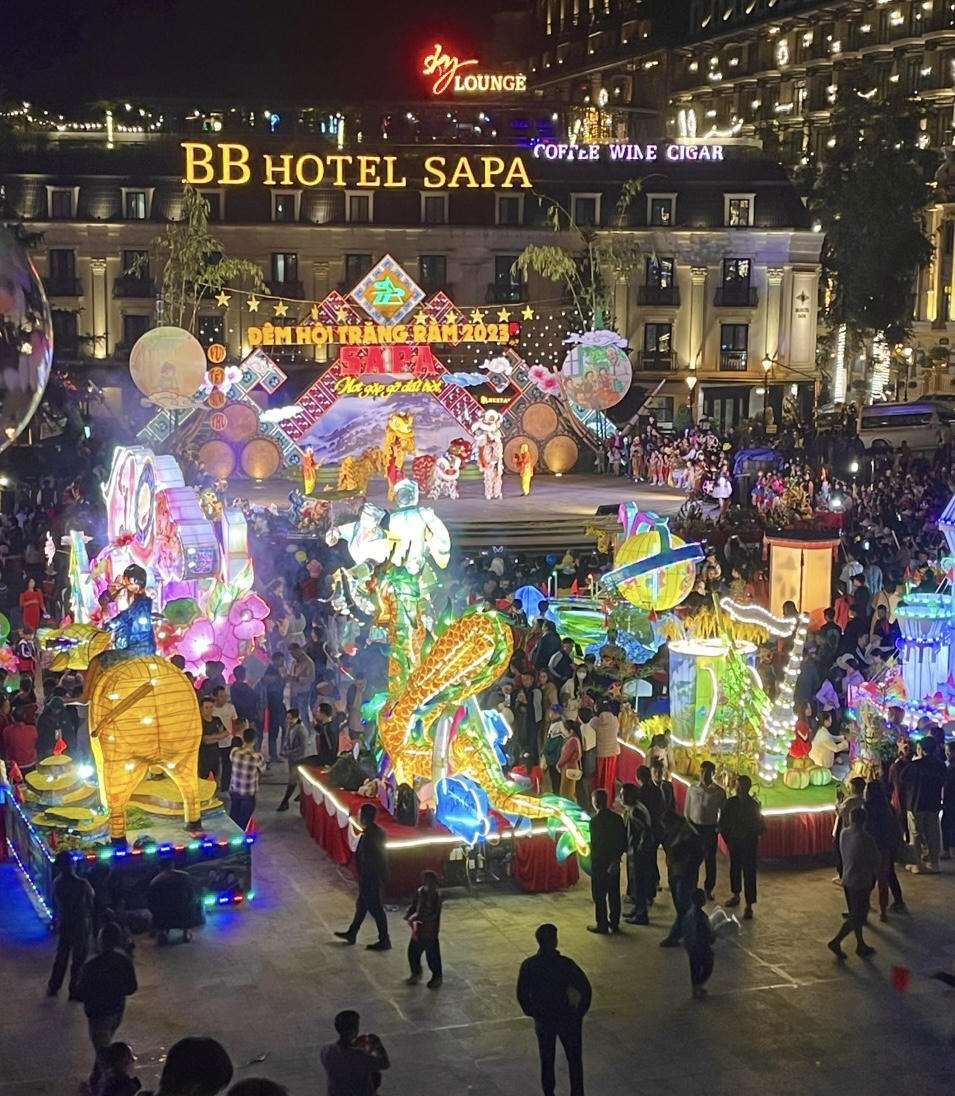 Sa Pa lung linh đêm hội trăng rằm 