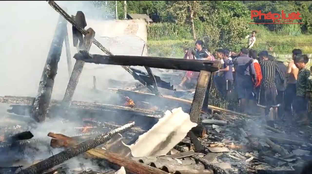 Lào Cai: Cháy nhà, cháu bé 3 tuổi tử vong khi đang ngủ 