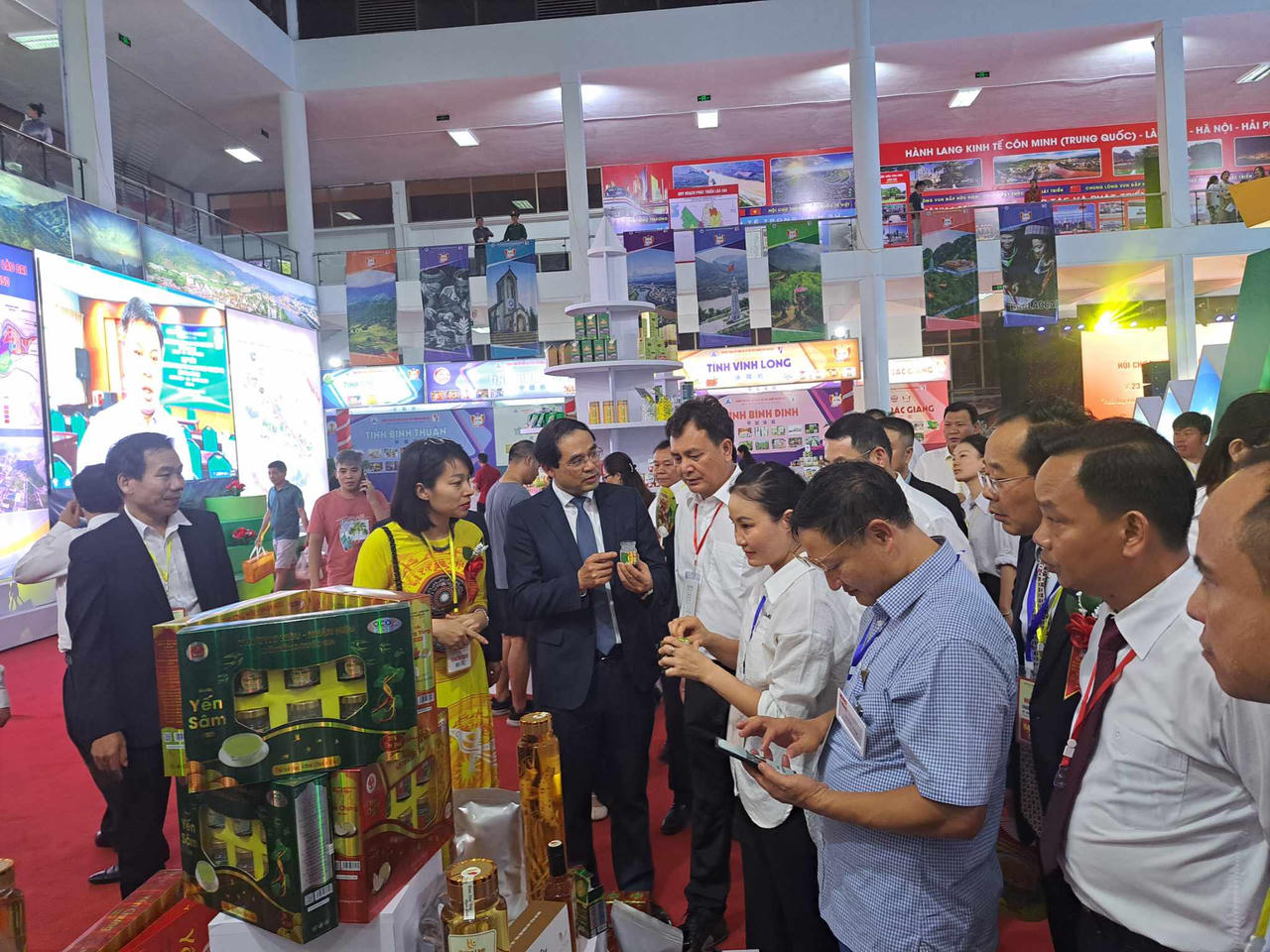 Khai mạc Hội chợ thương mại quốc tế Việt - Trung năm 2023